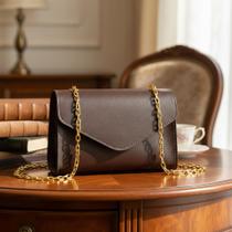 Bolsa Pequena Transversal Com Alça De Corrente Dourada