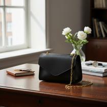 Bolsa Pequena Transversal Com Alça De Corrente Dourada