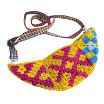Bolsa Pochete de Crochê Amarelo com Desenhos e Alça Colorida