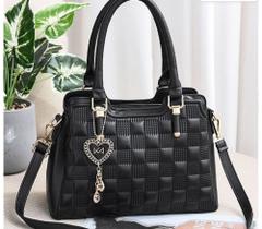 Bolsa preta com chaveiro Bolsa preta com chaveiro
