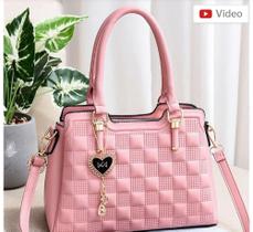 Bolsa rosa com chaveiro Bolsa rosa com chaveiro