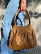 Bolsa saco de couro feminina caramelo Manuela