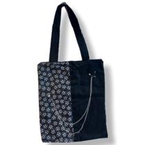 Bolsa sacola de ombro com alça e zíper caveirinha preta Bolsa sacola de ombro com alça e zíper caveirinha preta