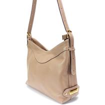 Bolsa Sacola Média Feminina Alça Ombro e Transversal em Couro Legitimo Cappucino Fendie Road Seven Bolsa Sacola Média Feminina Alça Ombro e Transversal em Couro Legitimo Cappucino Fendie Road Seven