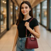 Bolsa Saquinho Transversal Regulável WilliBags Com Divisórias Internas Alça de Mão e Bolso Externo Bolsa Saquinho Transversal Regulável WilliBags Com Divisórias Internas Alça de Mão e Bolso Externo