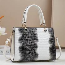 Bolsa sofisticada e versátil para o dia a dia, com um novo design em cores Bolsa sofisticada e versátil para o dia a dia, com um novo design em cores
