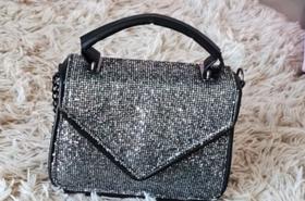 Bolsa tira colo com glitter prata Bolsa tira colo com glitter prata