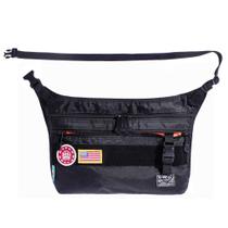 Bolsa tiracolo Rough Enough Black para homens com compartimento para tablet de 8 polegadas