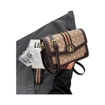 Bolsa Transversal Com Estampa Geométrica, Leve, Em Couro PU, Com Logo Metálico E Alça Ajustável Bolsa Transversal Com Estampa Geométrica, Leve, Em Couro PU, Com Logo Metálico E Alça Ajustável