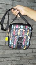 Bolsa Transversal Compacta com Estampa Frida Kahlo Prática, Estilosa e com Alça Longa Ajustável