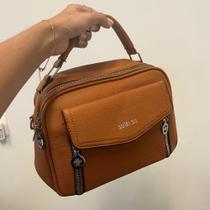 Bolsa Transversal Grande com Chaveiro Caramelo Bolsa Transversal Grande com Chaveiro Caramelo