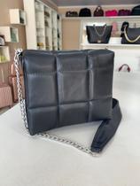 Bolsa transversal sintética com alça de corrente bolso único com forro Bolsa transversal sintética com alça de corrente bolso único com forro