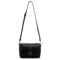 Bolsa WJ 46262 transversal recortes lateral com detalhe em pesponto na frente e logo couro com metal Bolsa WJ 46262 transversal recortes lateral com detalhe em pesponto na frente e logo couro com metal