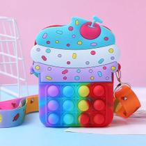 Bolsinha de silicone Pop-It infantil modelo cupcake anti stress