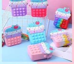 Bolsinha de silicone Pop-It infantil modelo cupcake fofo confortável ante estresse