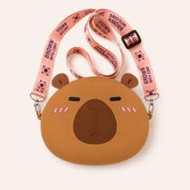 Bolsinha Mini Infantil Capivara Capy bala Mochilinha Silicone Confortável Leve Fofo Cor:Marrom Bolsinha Mini Infantil Capivara Capy bala Mochilinha Silicone Confortável Leve Fofo Cor:Marrom