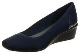 Bomba de cunha AK Anne Klein Sport Wisher Tecido azul marinho Bomba de cunha AK Anne Klein Sport Wisher Tecido azul marinho