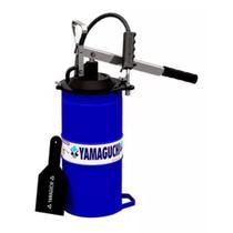 Bomba Manual Engraxadeira 12 KG com Mangueira e Disco Raspador - Yamaguchi B210.0001 Bomba Manual Engraxadeira 12 KG com Mangueira e Disco Raspador - Yamaguchi B210.0001