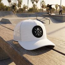 Boné Aba Curva Trucker Bordado Young Telinha Premium Ajustável Branco Original