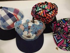 Bone Aba Reta Colorido Estampas Variados Moda Juvenil