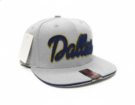Boné Aba Reta Dallas Cinza Mescla Bordado Cursivo Azul e Amarelo Snapback Premium Ajustável