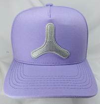 Bone alcool lilas logo cinza