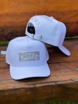 Boné Aztec Strapback Escrita Vazada Retângulo branco Boné Aztec Strapback Escrita Vazada Retângulo branco