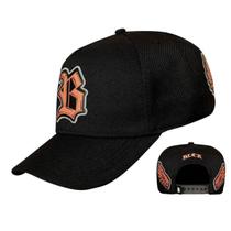Boné Blck New Wings Logo Couro Asa Aba Curva Original Ajuste Cor:Preto+LaranjaTamanho:Único Boné Blck New Wings Logo Couro Asa Aba Curva Original Ajuste Cor:Preto+LaranjaTamanho:Único