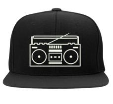 Boné Bordado BoomBox Boné Bordado BoomBox