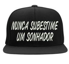 Boné Bordado - Nunca Subestime Um Sonhador Frases Rua Thug Boné Bordado - Nunca Subestime Um Sonhador Frases Rua Thug
