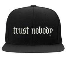 Boné Bordado - Trust Nobody