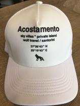 Boné branco acostamento