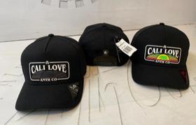 Boné cali Love ( silk muda de cor) Boné cali Love ( silk muda de cor)