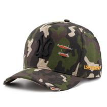 Boné Camuflado Estampa Militar Unissex Use Young Detalhes Rasgados Boné Camuflado Estampa Militar Unissex Use Young Detalhes Rasgados