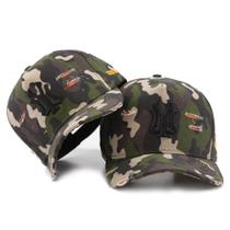 Boné Camuflado Masculino Feminino Com Design Rasgado Use Young Boné Camuflado Masculino Feminino Com Design Rasgado Use Young