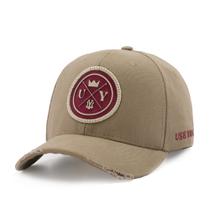 Boné Casual Unissex Ajuste Fitão com Bordado e Detalhe Rasgado Boné Casual Unissex Ajuste Fitão com Bordado e Detalhe Rasgado