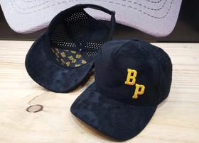 Boné fitão aba curva furadinho camurça preto Boné fitão aba curva furadinho camurça preto