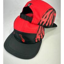 Boné Five Panel Anth Co Chama Preto e Vermelho