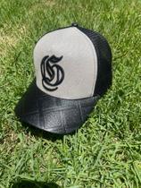 Boné Gifts Trucker branco com brilho Boné Gifts Trucker branco com brilho