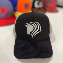 Boné lindos bordados cores bem combinativas