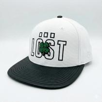 Boné Lost Aba Reta Strapback Fitão Lost Good Luck S26 Branco Boné Lost Aba Reta Strapback Fitão Lost Good Luck S26 Branco