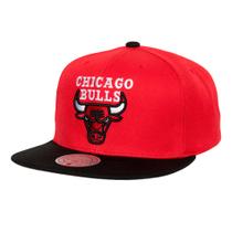 Boné Mitchell & Ness NBA Side Chicago Bulls Vermelho e Preto
