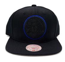 Boné Mitchell & Ness Philadelphia 76ers Team Pop Logo Preto Boné Mitchell & Ness Philadelphia 76ers Team Pop Logo Preto