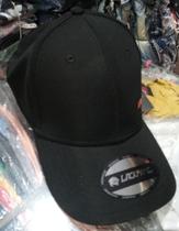 Boné na cor preta masculino Boné na cor preta masculino
