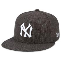 Bone New Era 59FIFTY MLB New York Yankees Modern Classic Fitted Aba Reta Aba Reta Fitted Marrom