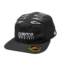 Boné Overking Aba Reta Strapback Five Panel Compton Tag Preto Boné Overking Aba Reta Strapback Five Panel Compton Tag Preto