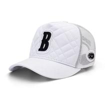 Boné Sacudido's - Alfabeto Letra B - Fogo - Matelassê Branco