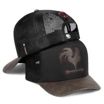 Boné Sharecropper Trucker Country Style Masculino Aba Curva Em Camurça Telinha Ajustável Strapback Boné Sharecropper Trucker Country Style Masculino Aba Curva Em Camurça Telinha Ajustável Strapback