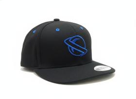 Boné Snapback Aba Reta Preto Bordado Azul S-Saturno Streetwear Futurista Gamer Ajustável Premium Boné Snapback Aba Reta Preto Bordado Azul S-Saturno Streetwear Futurista Gamer Ajustável Premium