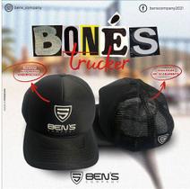 Boné Trucker 100% poliéster com detalhes em alto relevo emborrachado Boné Trucker 100% poliéster com detalhes em alto relevo emborrachado